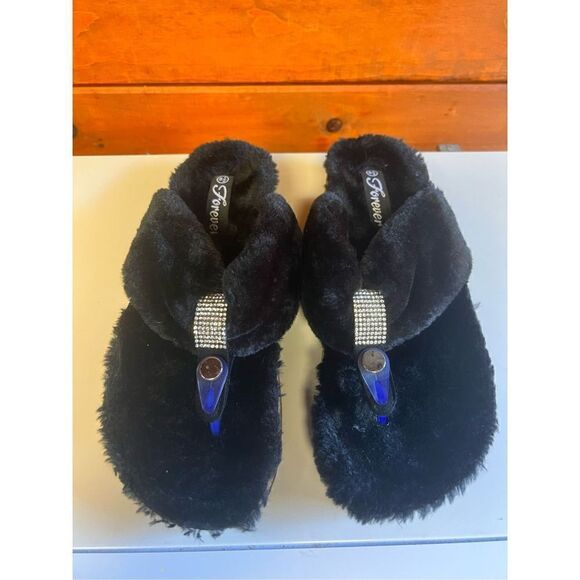 Forever Fuzzy Thong  Slippers Sz 8.5 Black NWOT - Picture 6 of 7